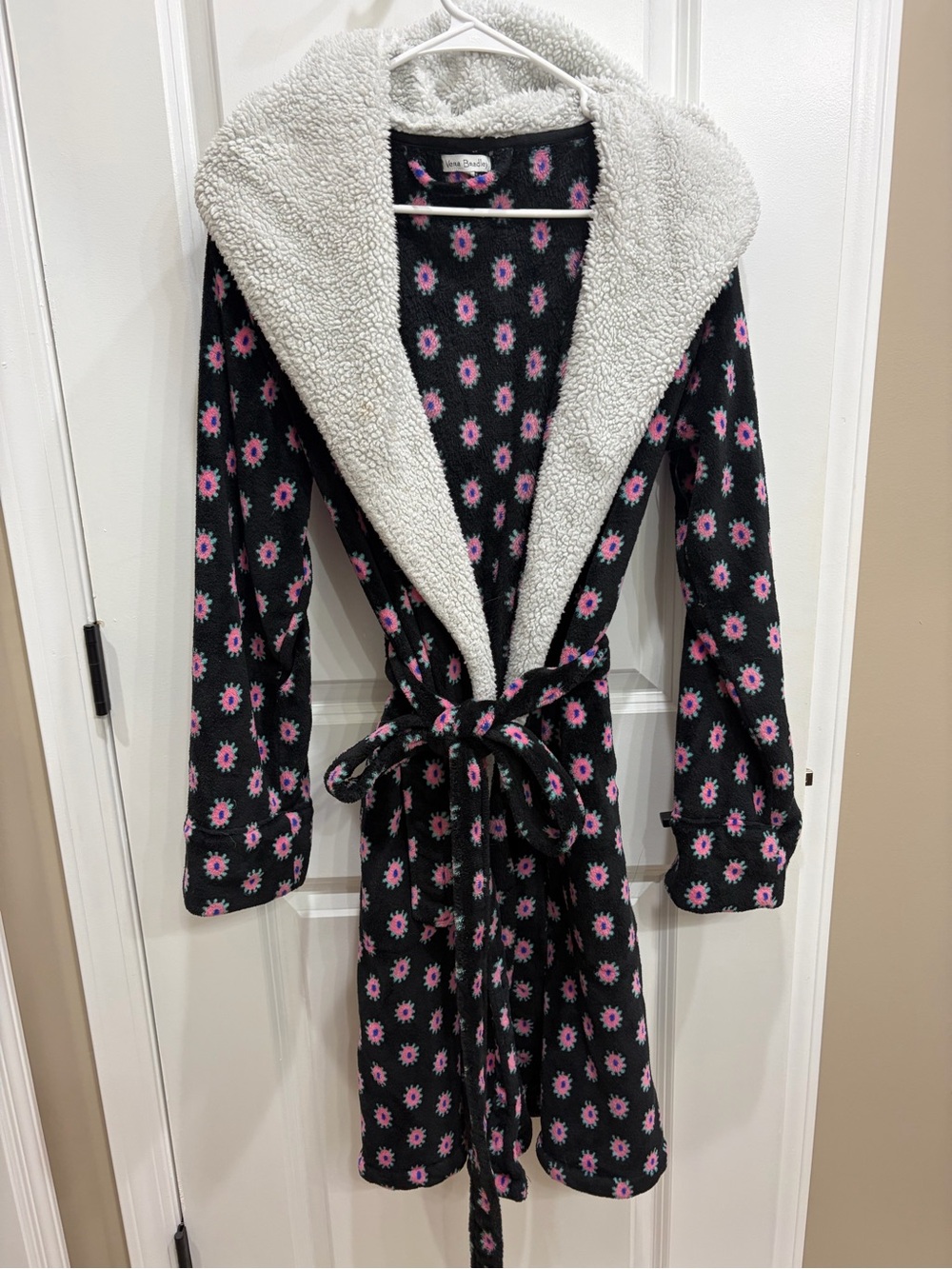 Vera Bradley Cozy Floral Sherpa-Lined Robe - Black with Pink Flowers